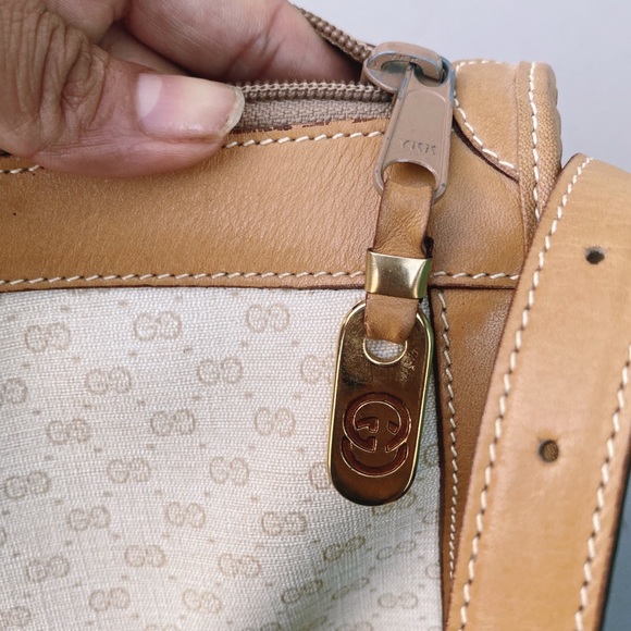 Gucci Vintage Beige Monogram Leather Shoulder Bag - Picture 10 of 13